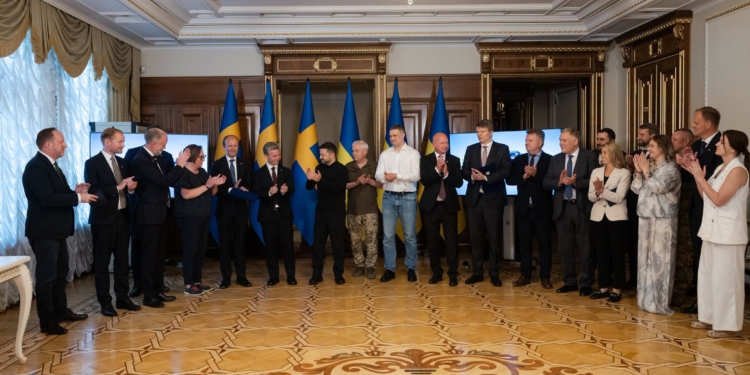Україна і Швеція підписали угоду про 16 багатоцільових винищувачів Gripen E (ФОТО)