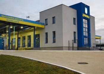 На кордоні з Румунією на літо відкрили тимчасовий ПП для автобусів «Дяківці – Раковець»