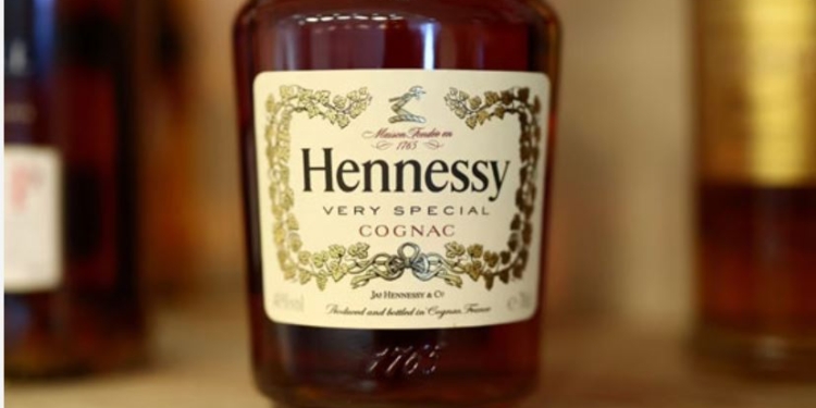 Hennessy вперше за 300-річну історію пішов у маси, щоб позбутися вироку старомодності