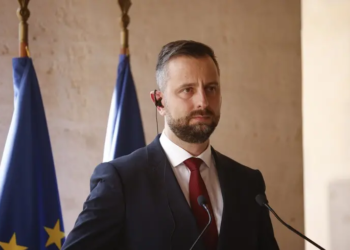 Польща у “праведному гніві” щодо “героїв УПА” має військовий підрозділ імені Армії Крайової, яка вбивала українців
