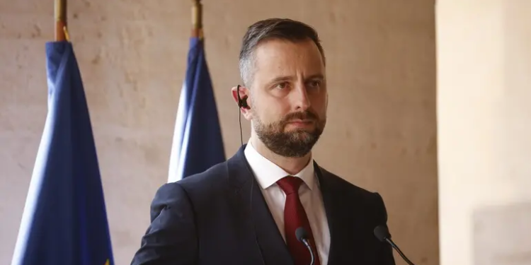 Польща у “праведному гніві” щодо “героїв УПА” має військовий підрозділ імені Армії Крайової, яка вбивала українців