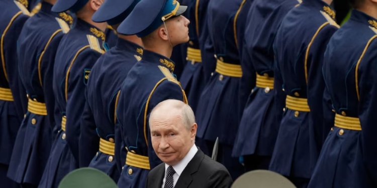 Російські “яструби” закликають Путіна до виходу з переговорів