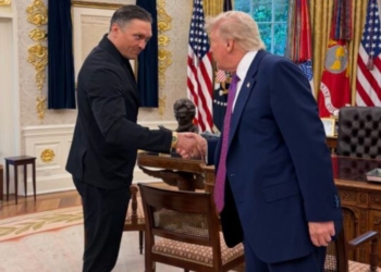 Олександр Усик у США зустрівся з Трампом і побував у Пентагоні. Що він там робить (ФОТО)