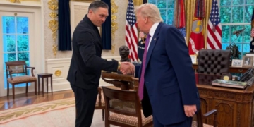 Олександр Усик у США зустрівся з Трампом і побував у Пентагоні. Що він там робить (ФОТО)