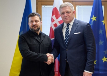 Зеленський зустрівся з Фіцо – запросив його до України (ФОТО)