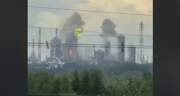 Українські дрони атакувала найбільший у РФ Омський НПЗ (ВІДЕО)