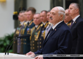 Лукашенко пообіцяв своїм, що “у бійню” їх не пошле