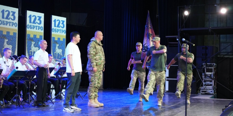 Ті, хто тримає стрій: 123-тя бригада ТрО відзначила восьму річницю створення (ФОТО)
