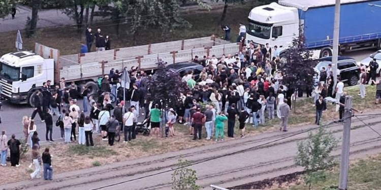 У Львові сутичка з ТЦК переросла у стихійний мітинг і масштабний скандал (ВІДЕО)