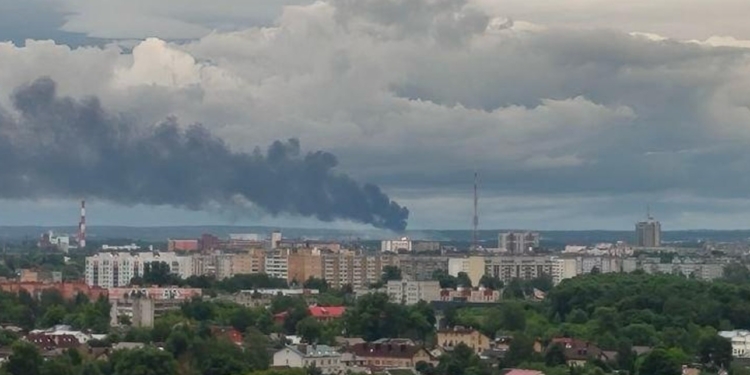 У Твері уражена нафтобаза, на Ставропіллі також, обидві горять (ВІДЕО)