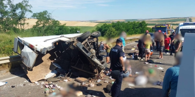 Страшна аварія на трасі Одеса-Київ з мікроавтобусом. Подробиці