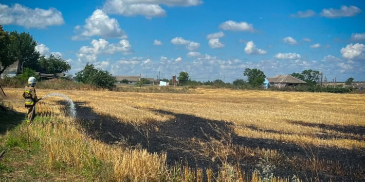 З 12 пожеж на Миколаївщині за добу дві було через російські обстріли