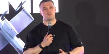 Федоров дає брифінг на площі (ВІДЕО)