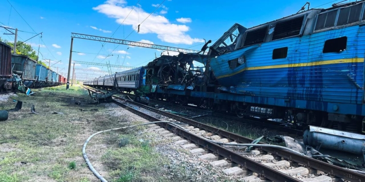 Росіянці атакували на Запоріжжі пасажирський поїзд