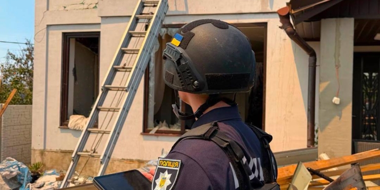 Поліція показала наслідки денної дронової атаки на Миколаїв (ФОТО)