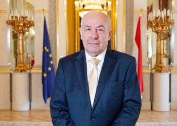 Президент  Угорщини підписав поправку до конституції, яка припиняє його повноваження