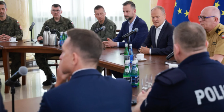 Туск заявив, що вони б збили російську ракету. Але не встигли. І згадав Зеленського