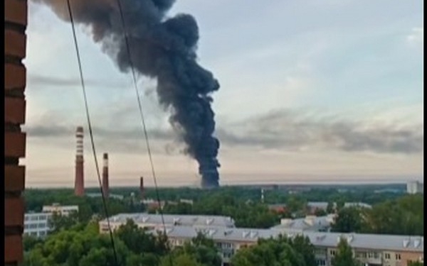 «Справедливо відповідаємо на кожен російський удар по наших містах і громадах» – Зеленський підтвердив ураження об’єктів на московщині (ВІДЕО)