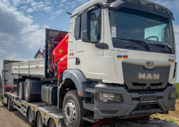 Миколаїв отримав кран-маніпулятор від німецьких партнерів (ФОТО)