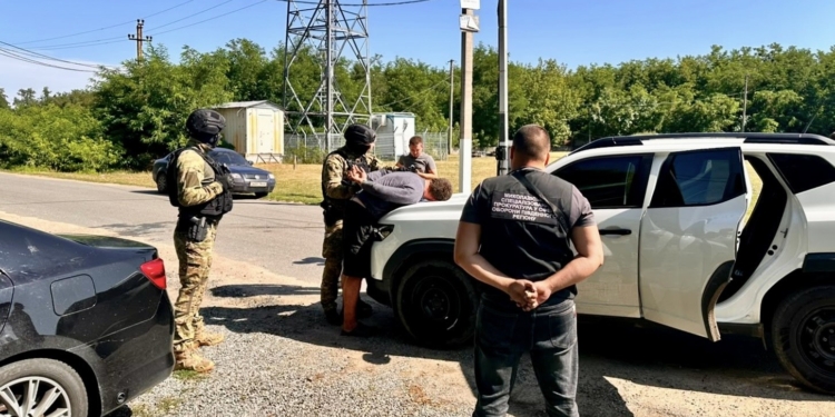 На Миколаївщині затримали ділера психотропів з Кіровоградщини – збував наркотики на таксі (ФОТО)