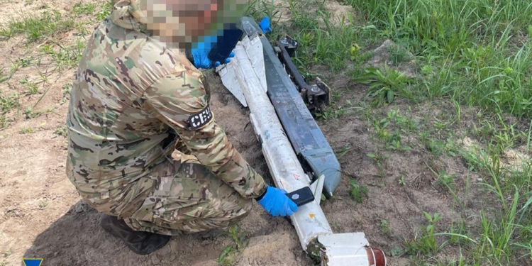 СБУ фіксує боєприпаси із збідненим ураном в дронах – радіація в місцях прильотів перевищена у 80 разів (ФОТО)