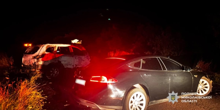 У Миколаєві в ДТП зазнали травмувань водій та пасажир, а одна з автівок загорілася (ФОТО)