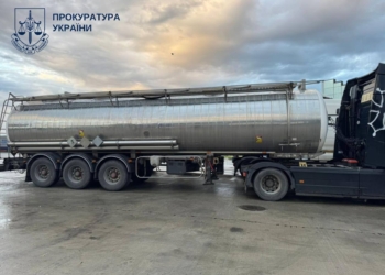 Схема на 97 млн грн – 117 тонн спирту ввезли в Україну як присадку до пального (ФОТО)