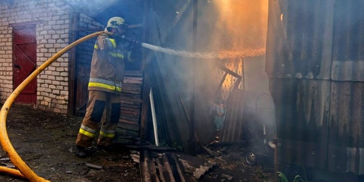 З 10 пожеж на Миколаївщині за добу одна була внаслідок російської атаки (ФОТО)