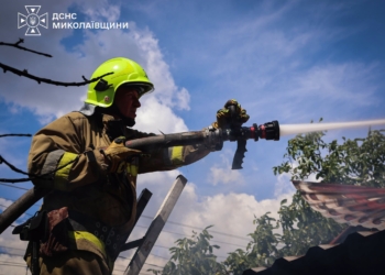 У Миколаєві горів дачний будинок – опіки отримав літній чоловік (ФОТО)