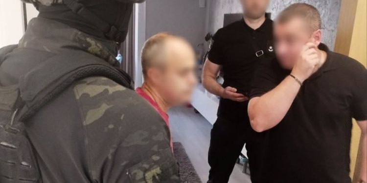 У Миколаєві ухилянтам продавали фальшиве громадянство однієї з країн Південного Кавказу – схема розкрита (ФОТО)