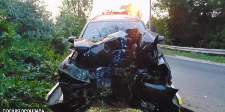 У Польщі 7 пʼяних українців в одному авто потрапили в ДТП. Жінка була в багажнику (ФОТО)
