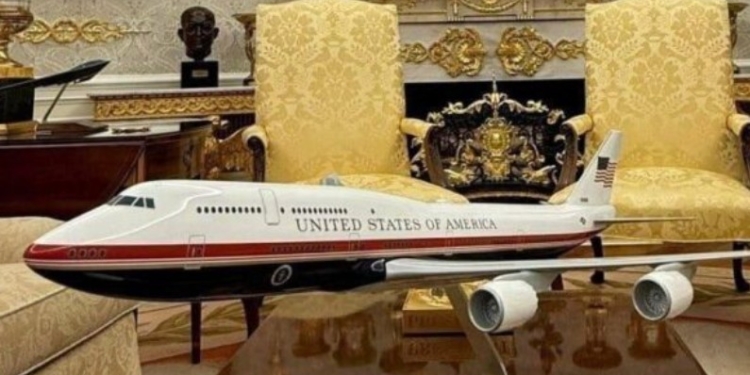 Трамп вперше політав на літаку-палаці $400 млн. Каже – це літаючий Білий дім (ФОТО, ВІДЕО)