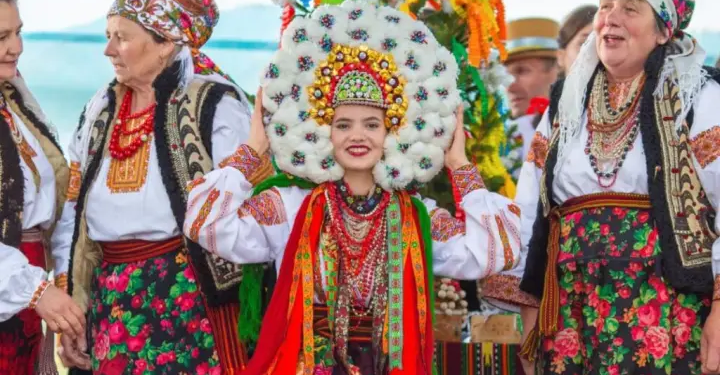 Мистецтво виготовлення весільного пір’яного вінка внесли до переліку культурної спадщини