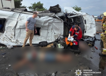 На трасі Одеса-Миколаїв маршрутка врізалась у вантажівку – 9 загиблих, 8 поранених (ФОТО, ВІДЕО)