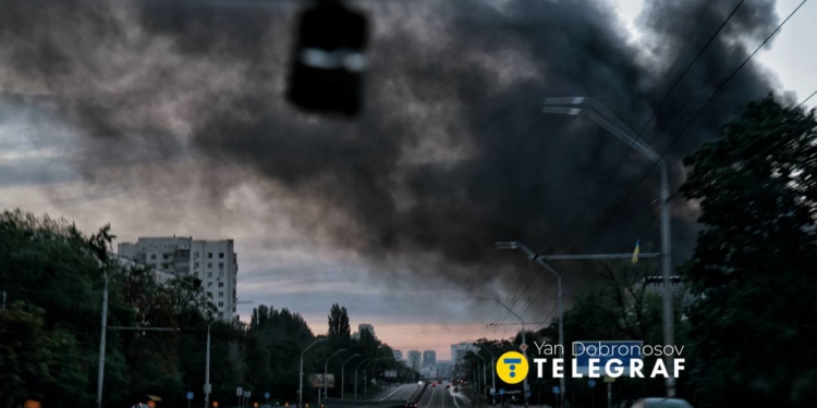 На Київ вночі і вранці росіянці випустили близько 50 балістичних ракет (ВІДЕО)