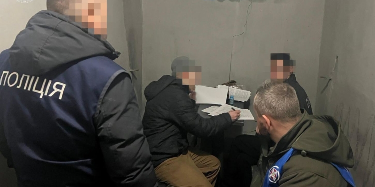 На Миколаївщині шахраї прямо з виправної колонії 44 рази обдурили громадян майже на мільйон гривень (ФОТО)