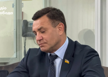 ВАКС призначив Тищенку 10 млн.грн. застави. Він приніс із собою “Діалоги” Платона і сало, але їсти не став (ВІДЕО)
