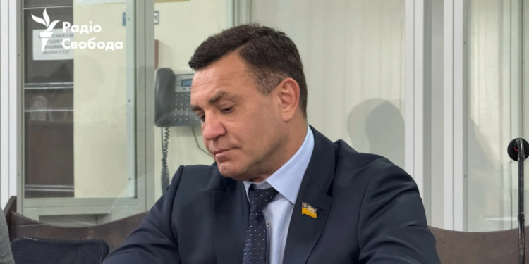 ВАКС призначив Тищенку 10 млн.грн. застави. Він приніс із собою “Діалоги” Платона і сало, але їсти не став (ВІДЕО)