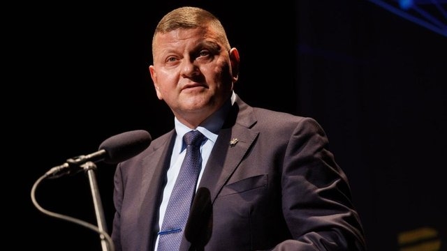 Терпіть. І не чекайте, що хтось зробить ваше життя легшим – Залужний видав своє бачення війни