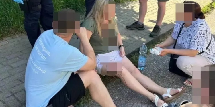 У Польщі невідомий зненацька напав на українку і побив її палицею