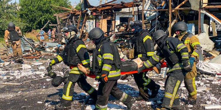 Зеленський обіцяє відповідь на рашистський удар по Печенігах, внаслідок якого загинуло 10 людей (ФОТО)