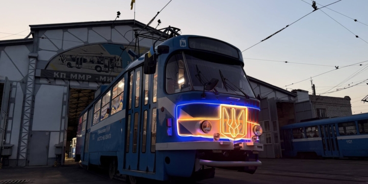 Від сьогодні у Миколаєві курсує трамвай з національною символікою – до 35-річчя Незалежності України (ФОТО)