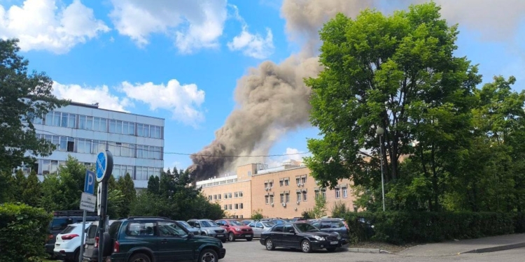 У Корольові під Москвою горить головний інститут Роскосмосу (ВІДЕО)