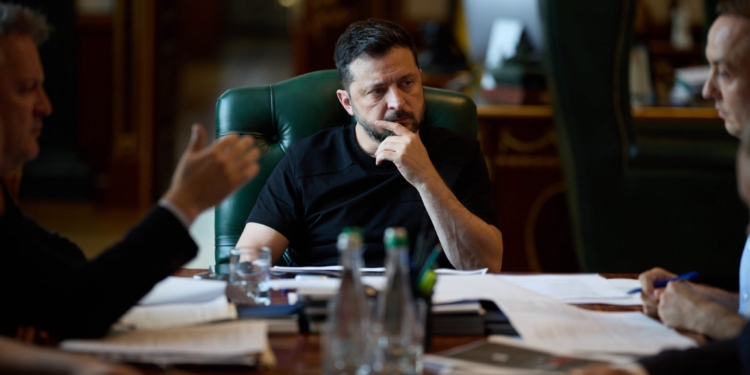 У російських ракетах та дронах досі критичні компоненти інших країн, – Зеленський