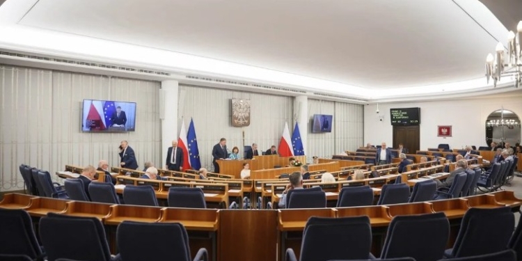 Чи зупинить це напади на українців? Сенат Польщі ухвалив резолюцію проти ксенофобії та расизму