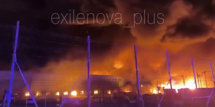 У Санкт-Петербурзі величезна пожежа. Хоча дронів не було (ВІДЕО)