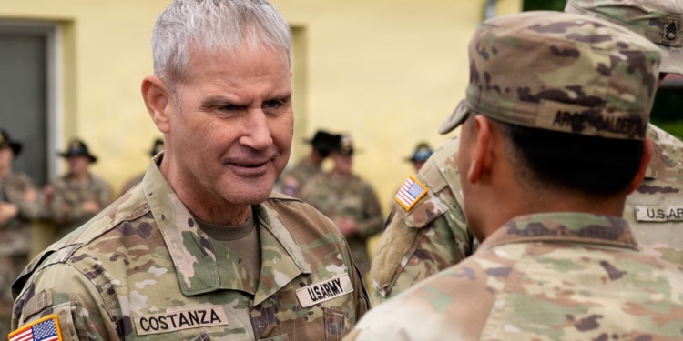 Генерала, який відповідав за військові операції США в Європі та координацію підтримки України, достроково усунули від командування