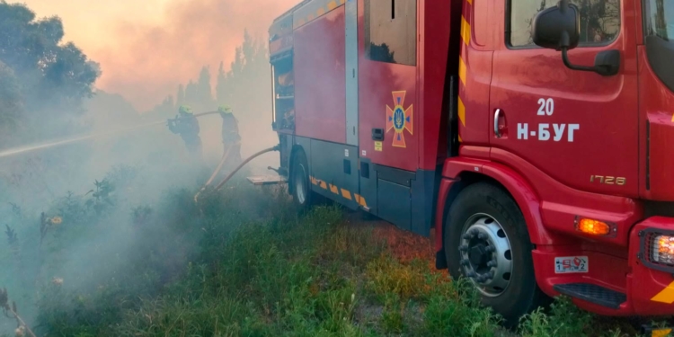 Із 48 пожеж за добу на Миколаївщині дві спалахнули через російські атаки