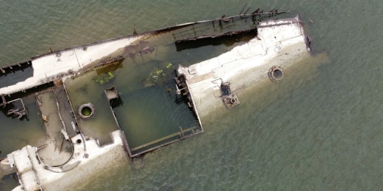На Дунаї через спеку вода “віддала” німецькі кораблі часів Другої світової (ФОТО, ВІДЕО)