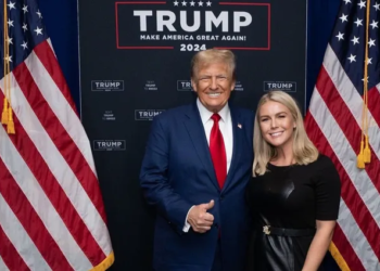 В декрет і трохи лідерства – Трамп заявив про зміну речниці Білого дому